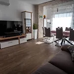 Panorama Apartment *