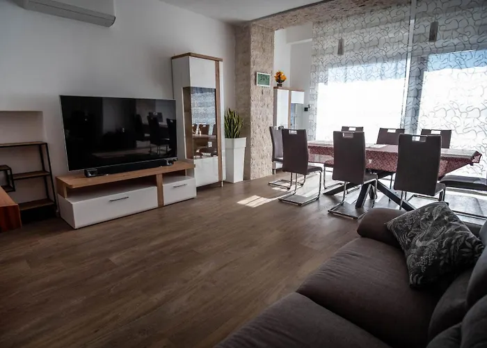 Panorama Apartment *